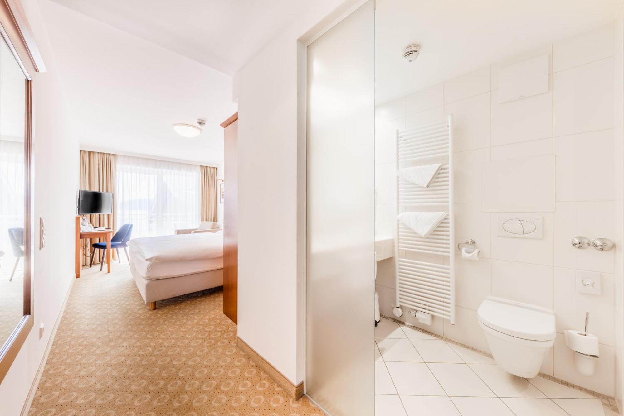 Seehotel Dr. Jilly Portschach am Woerthersee Exterior photo