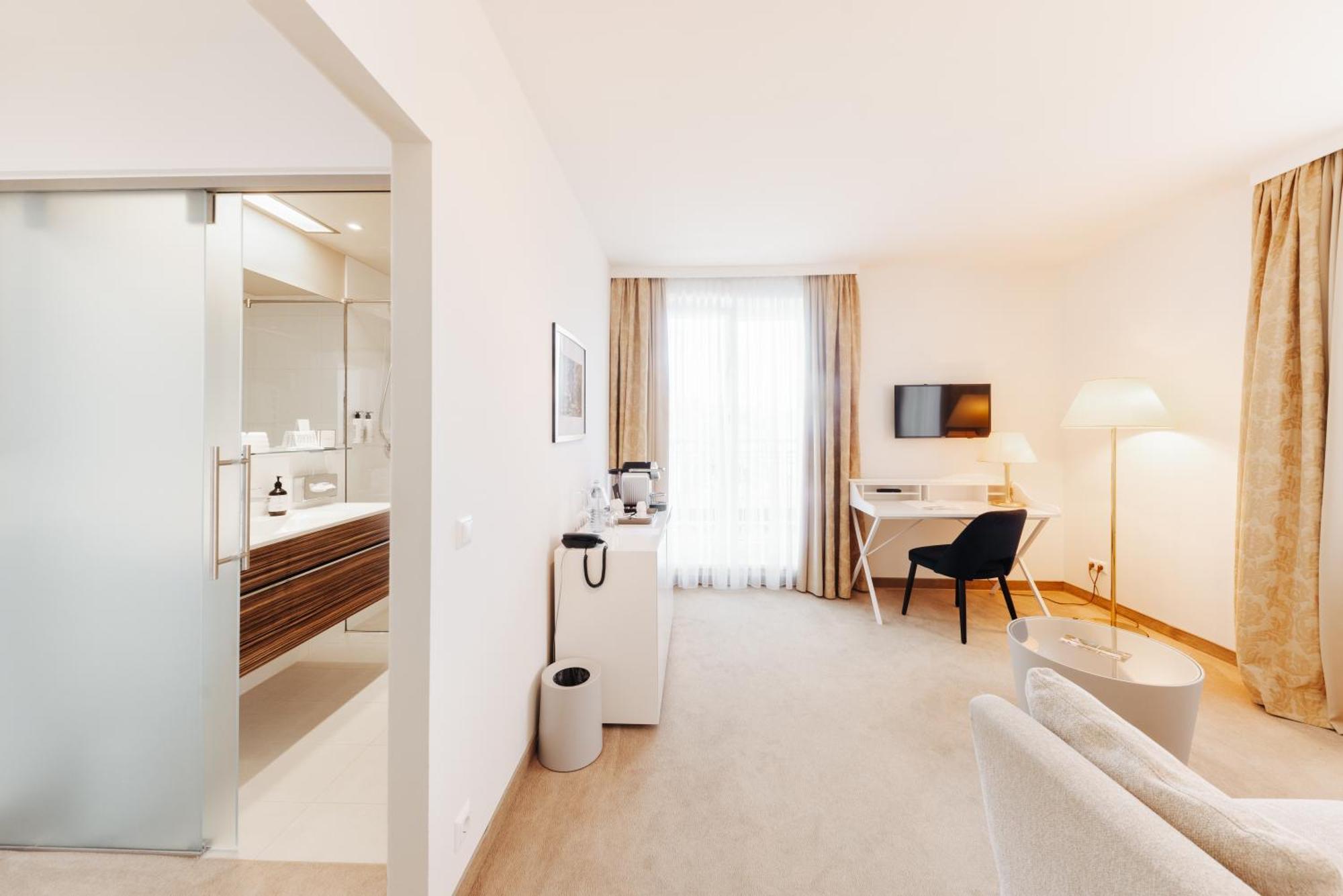 Seehotel Dr. Jilly Portschach am Woerthersee Exterior photo