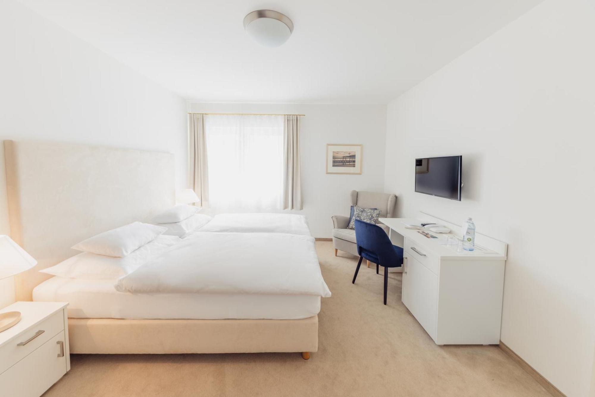 Seehotel Dr. Jilly Portschach am Woerthersee Exterior photo